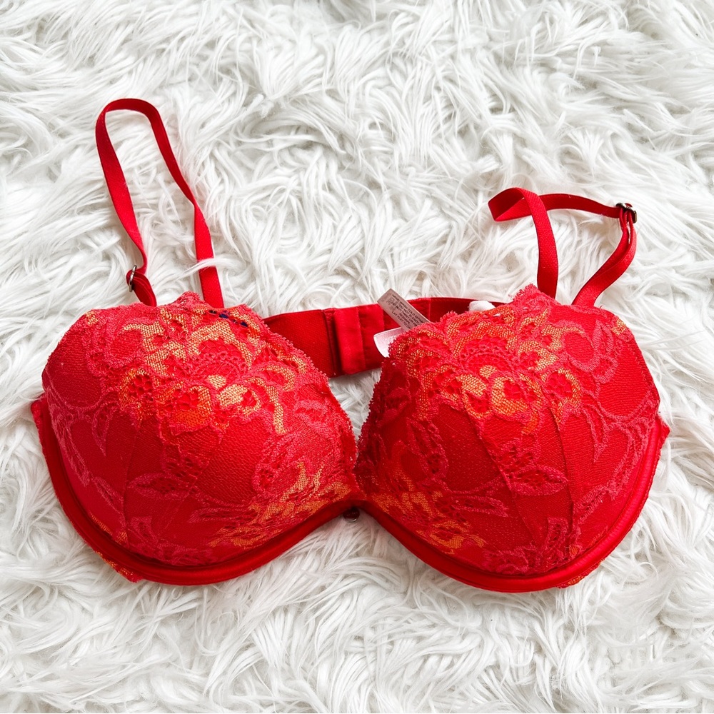 Victoria’s Secret | Red Lacy Push-up Bra
